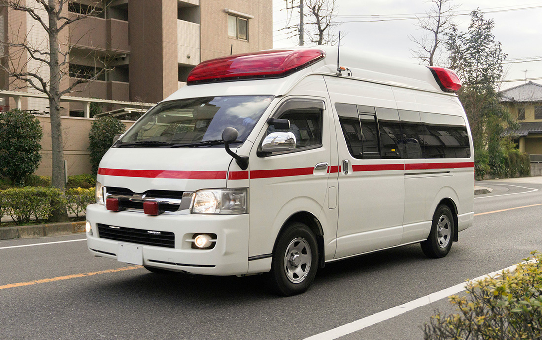 車内の子供に異常があれば救急車を呼ぶ